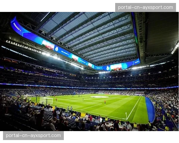 特写:皇马对阵塞尔塔赛前,伯纳乌为一位已故传奇举行默哀仪式 特写:皇马对阵塞尔塔赛前,伯纳乌为一位已故传奇举行默哀仪式