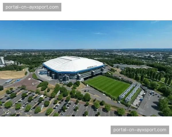 沙尔克04主场扩建媒体中心,将配备全景战术分析屏 沙尔克04主场扩建媒体中心,将配备全景战术分析屏